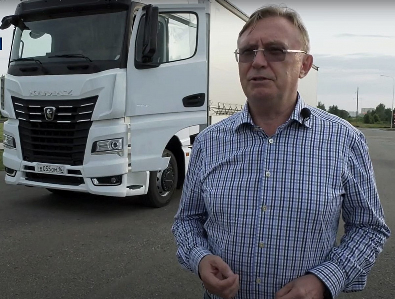 Руководитель «КАМАЗа» протестировал новый магистральный тягач на трассе 